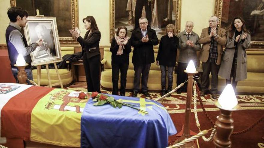 Muere Vicente Álvarez Areces: Así fue la emotiva despedida en el Ayuntamiento de Gijón