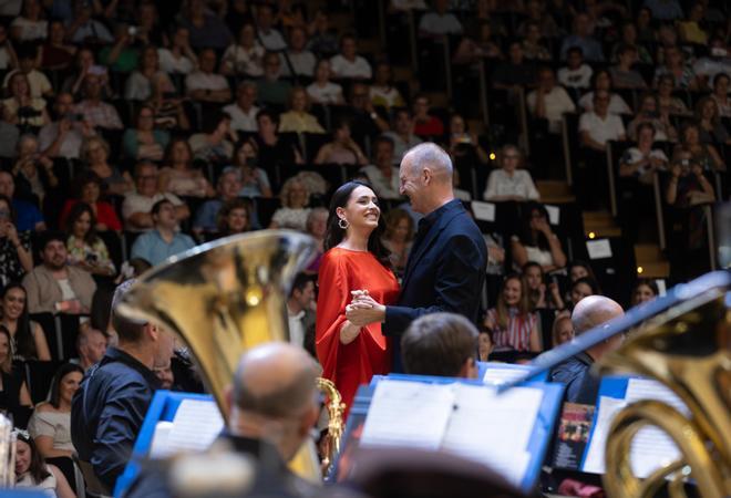 Música y fuego se dan la mano en el concierto de Hogueras de INFORMACIÓN