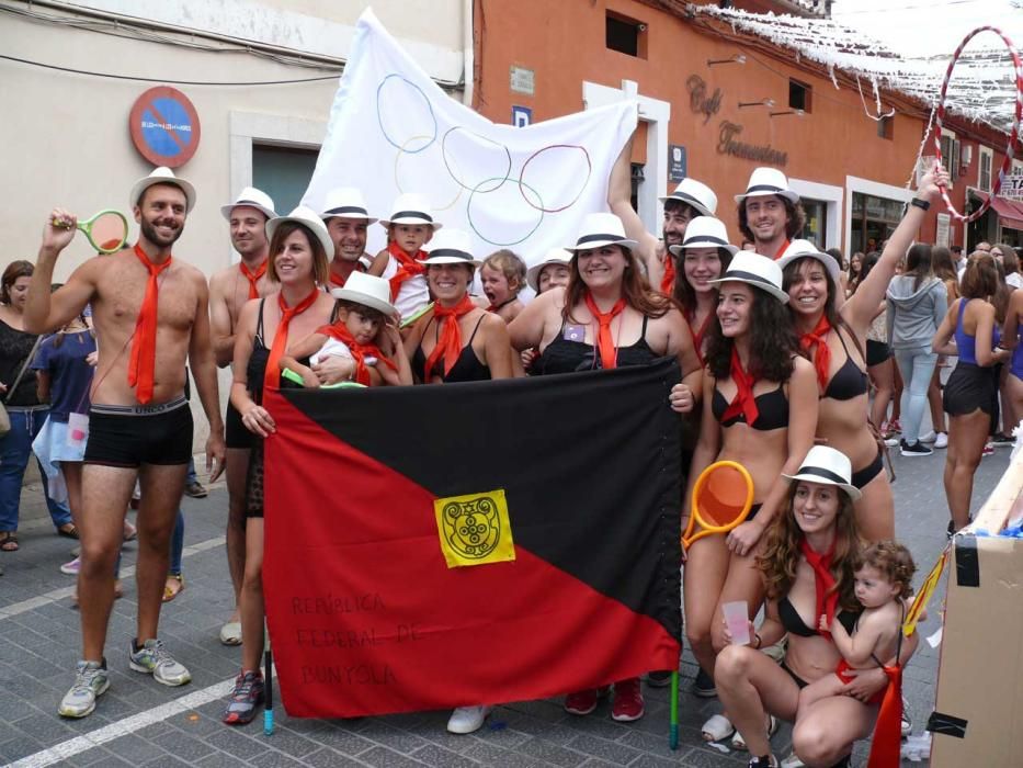 (Fast) nackte Weihnachtsmänner, Hippies, Indianer und Knastbrüder auf Mallorca: Die Teilnehmer am bereits traditionellen Unterwäsche-Lauf in Bunyola am Samstag (17.9.) waren wieder kreativ darin, sich zu verkleiden - wenn auch spärlich.