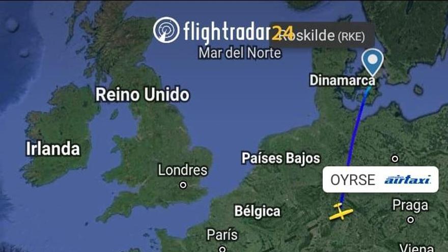 El vuelo &quot;fantasma&quot; que supuestamente venía a Vigo a recoger a Pione Sisto ayer. // FlightRadar