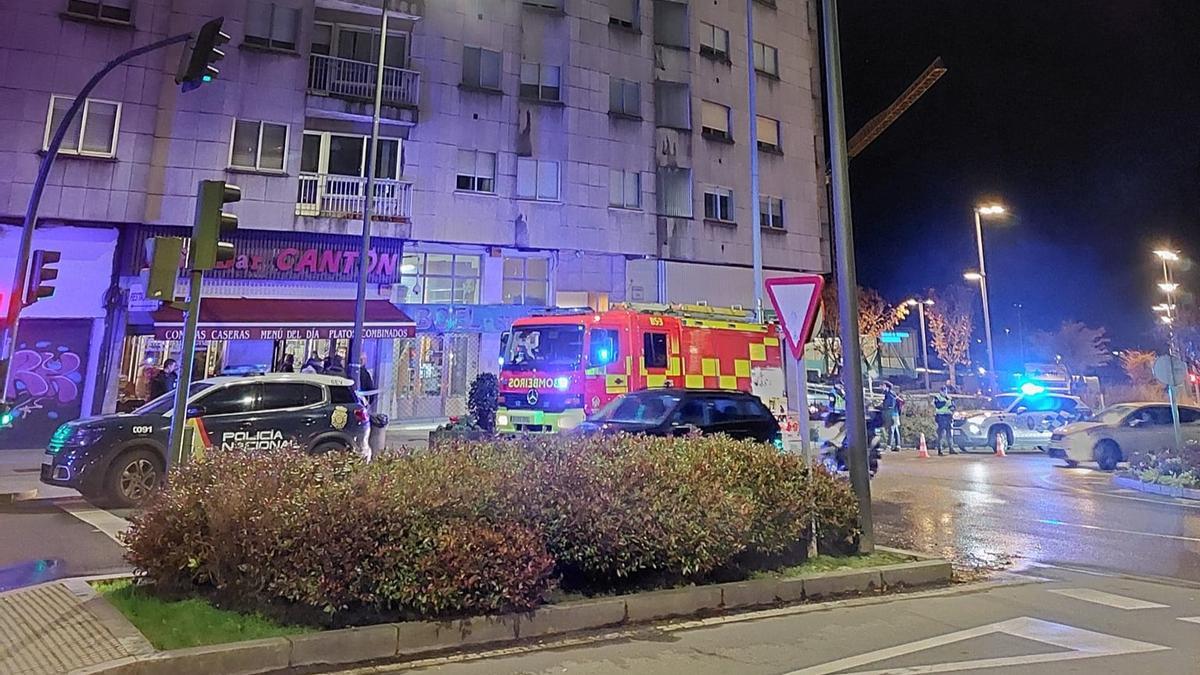 Bomberos este martes en el número dos de la Av. de Lugo