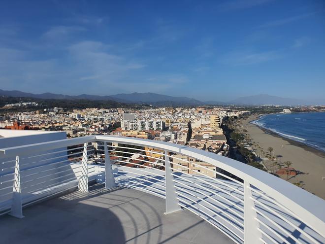 Juanma Moreno inaugura el Mirador del Carmen