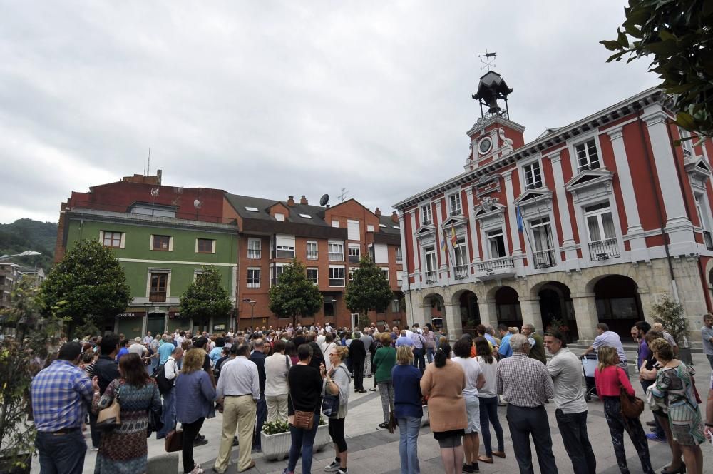 Manifestación en Mieres para apoyar a la empresa de transportes