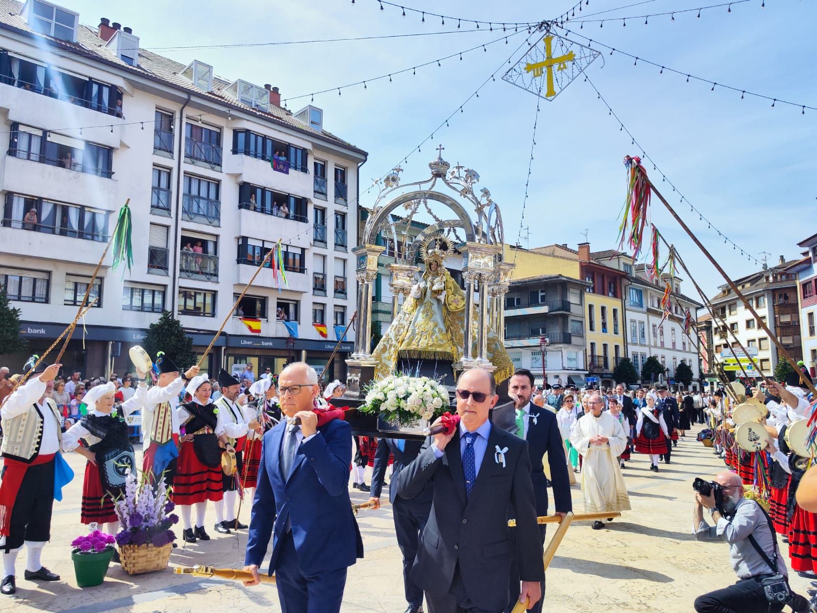 Villaviciosa vibra con la Portalina y la danza del Portal