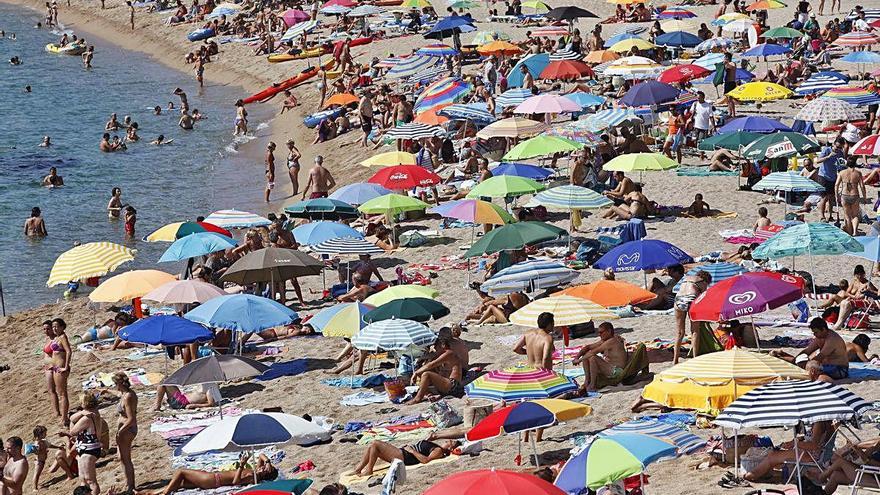 Platja d&#039;Aro, l&#039;any passat, plena de turistes.