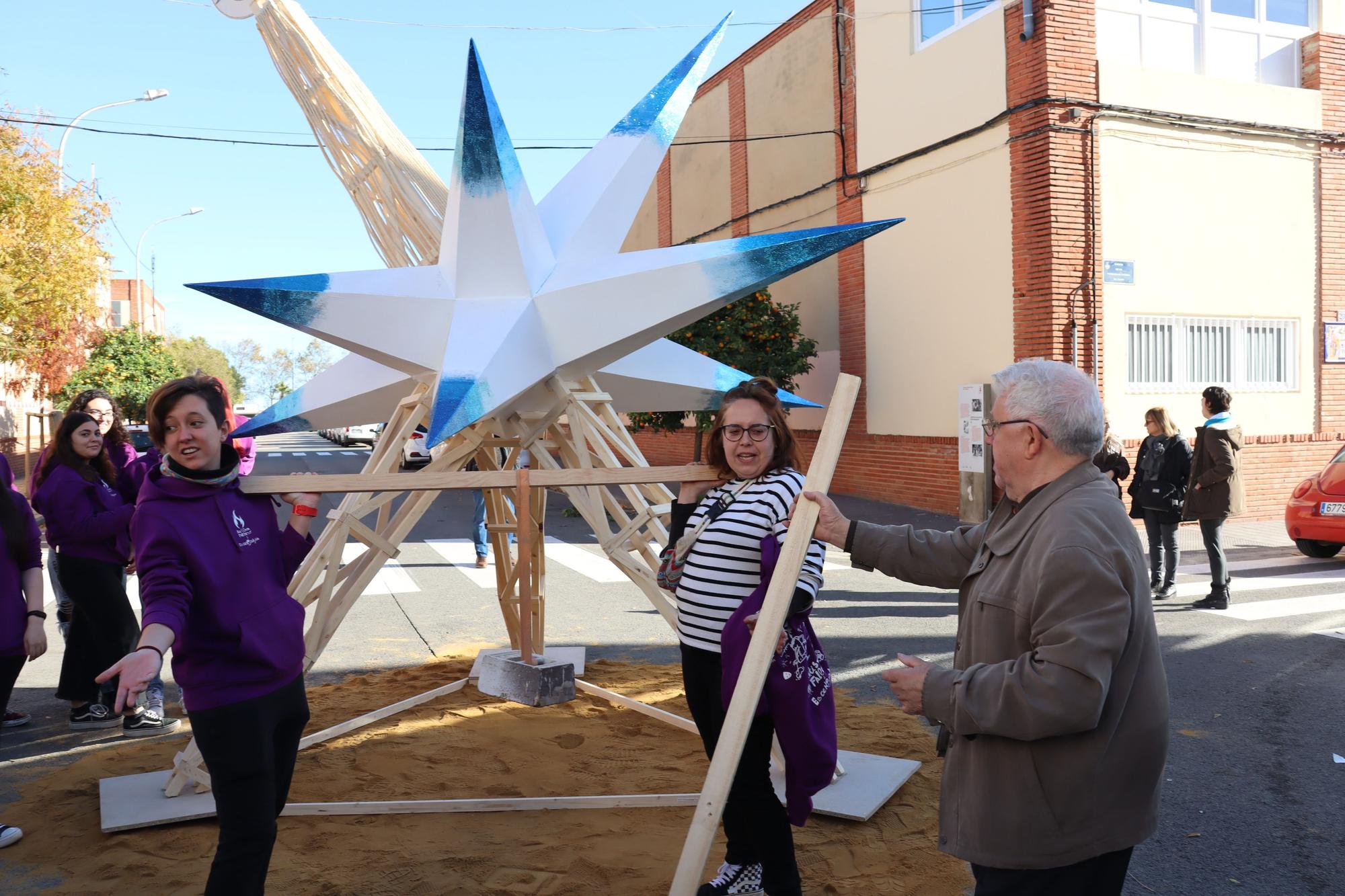 Así ha sido la "plantà" del "Pi de Nadal", la última Falla del año en València