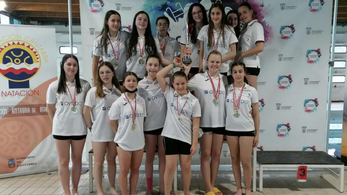 Las nadadoras del Sincroviedo,  en el campeonato de Maliaño.