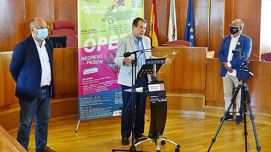 Losada, Caballero y Diz, en la presentación del Otoño Lírico ayer.