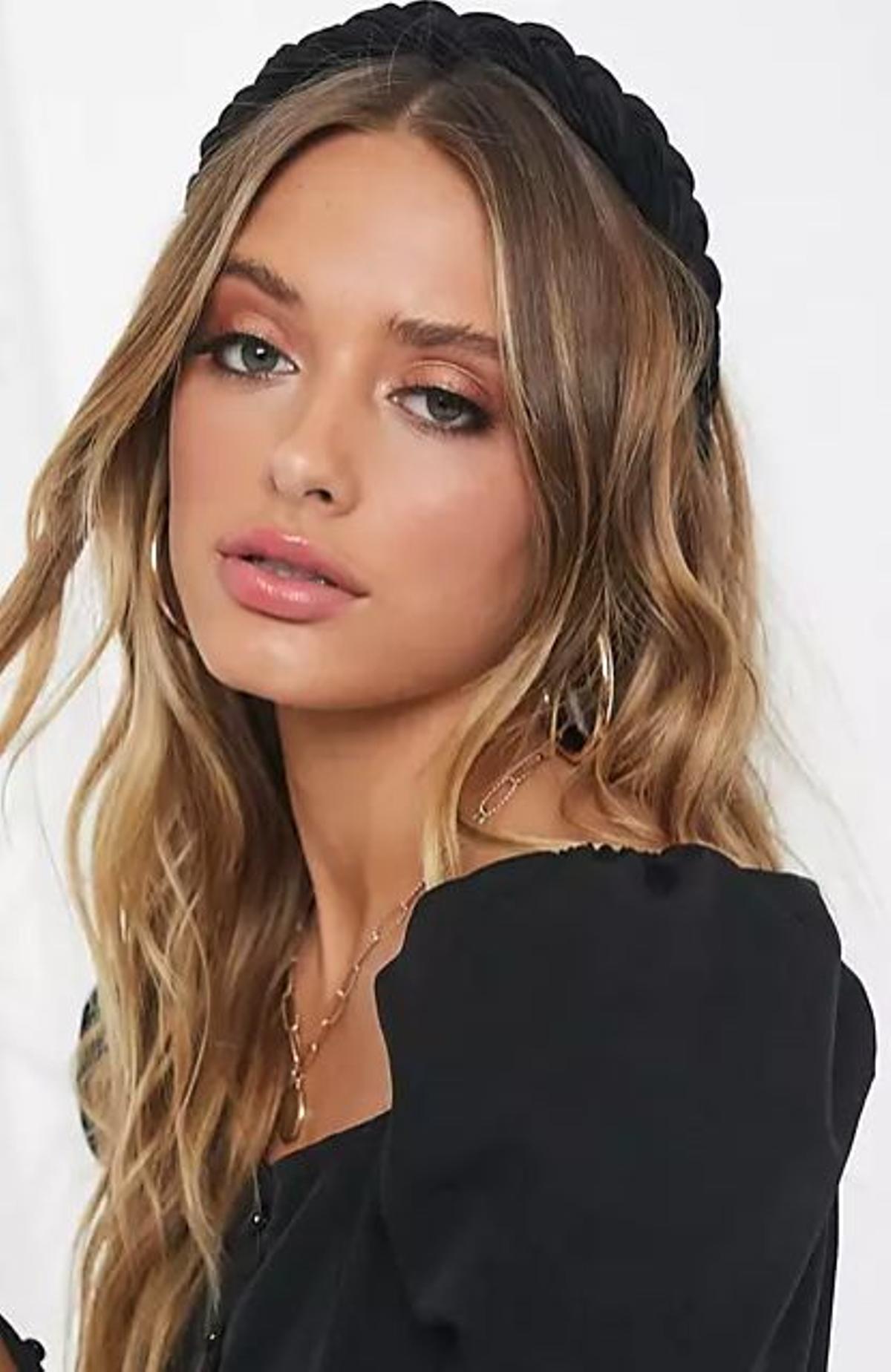 Diadema trenzada con pliegues en negro de ASOS DESIGN