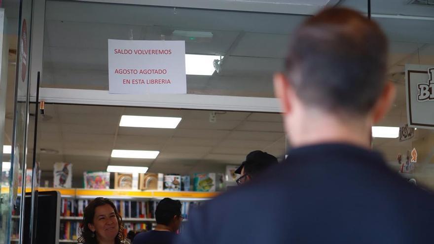 La locura por Volveremos se desata en la Vuelta al Cole: filas eternas, compras adelantadas y saldo agotado el primer día