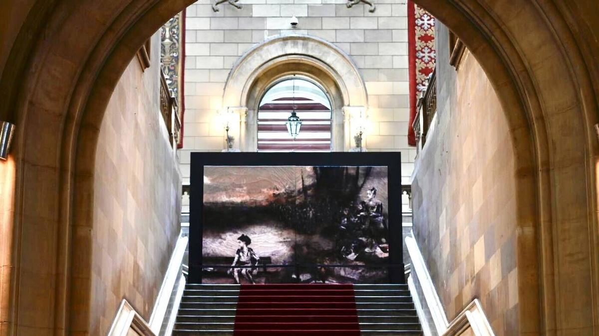 La obra de Lita Cabellut en la UB creada especialmente para conmemorar el 575 aniversario de la Universitat de Barcelona.