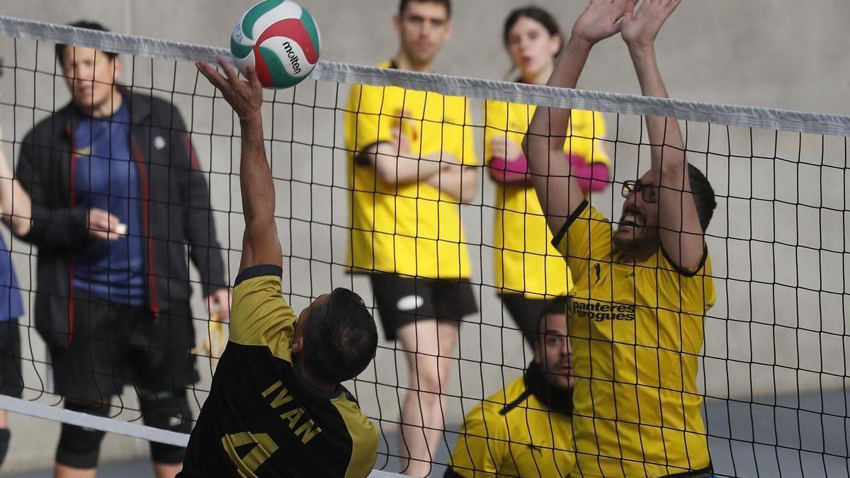 Partido de voleibol de los Jocs Taronja en el Polideportivo de Nazaret