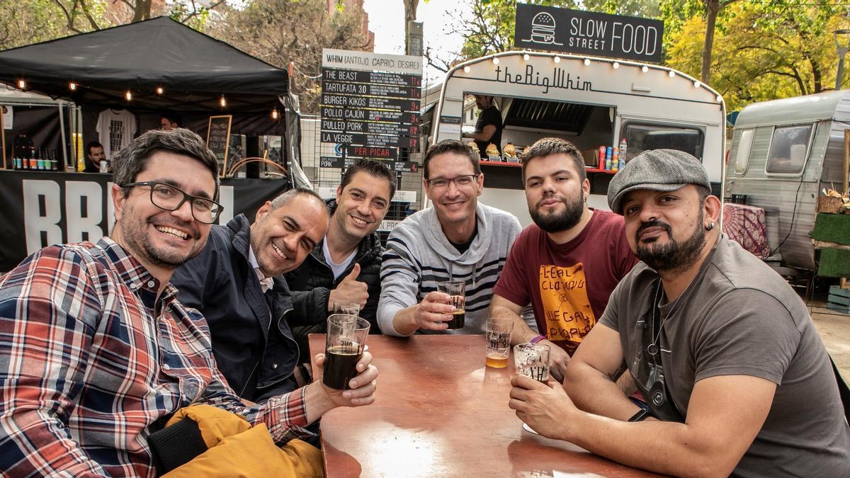 Ambiente en una edición anterior de la Fira de Cervesa Artesana de L'Hospitalet.