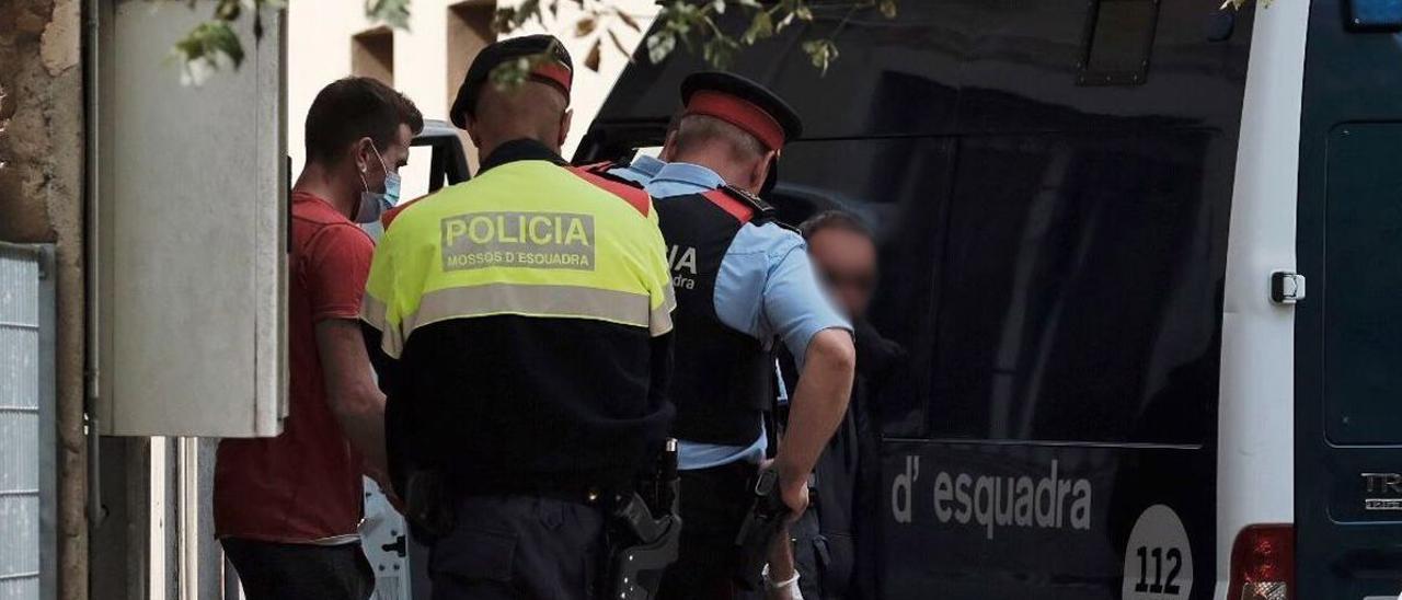 Los Mossos vuelven a Campdevànol a buscar el cuchillo del crimen machista.