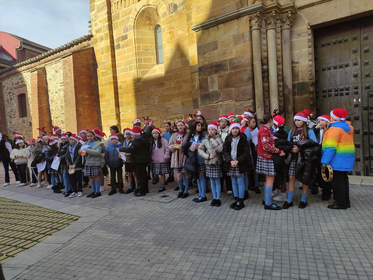 El colegio San Vicente de Paúl celebra la Navidad con teatro y villancicos