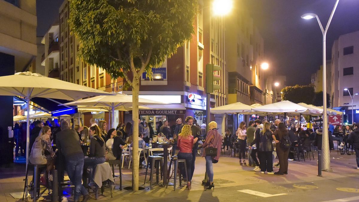 Ocio nocturno en el entorno de la calle Joaquín Costa.