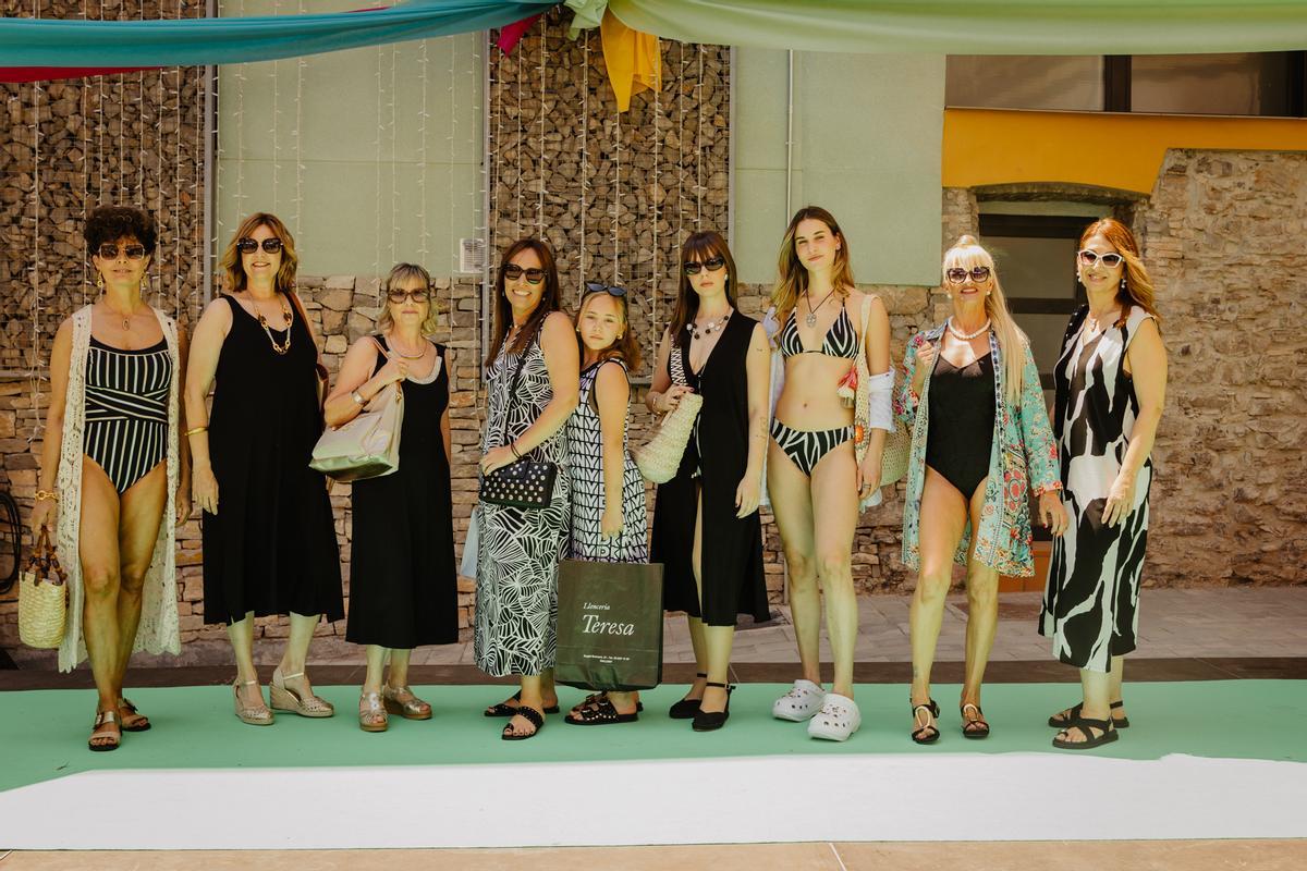 Algunes de les models del municipi que van participar en la desfilada