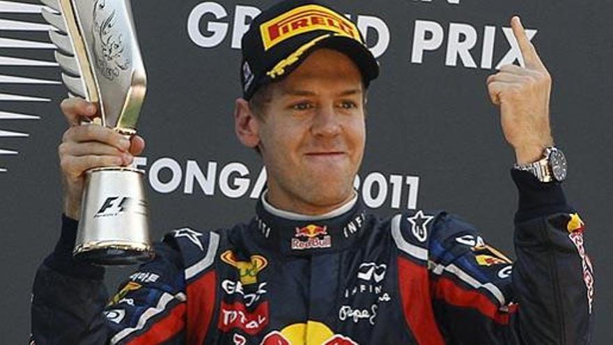 Sebastian Vettel celebra su victoria en Corea.