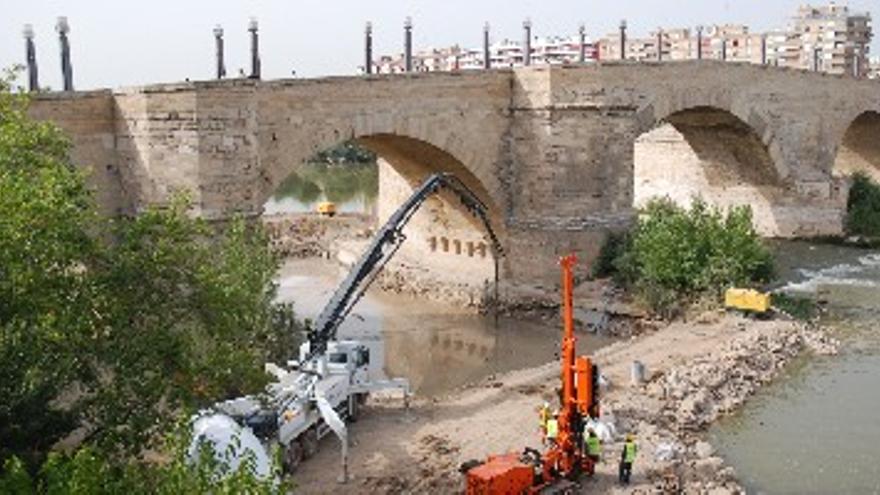 El Puente de Piedra podría cortarse al peatón durante, al menos, 6 meses