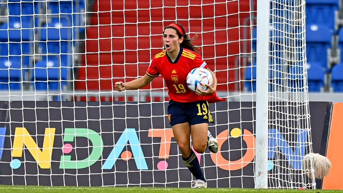 La jugadora de la selección española Sub-19 Ane Elexpuru celebra el primer gol en el triunfo de España sobre Noruega (2-1) en la final de la EURO Sub-19 femenina.