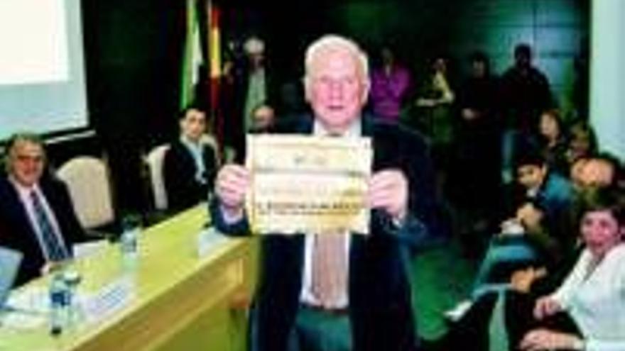 Saturnino Neila recibe el premio al mejor cuidador del año 2007