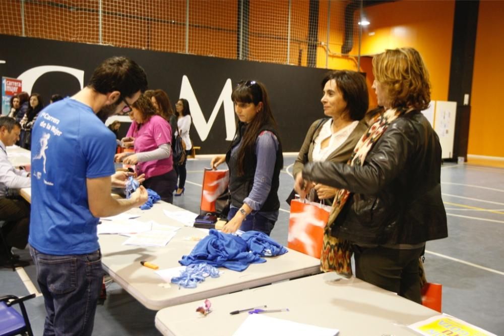 Entrega de dorsales de la Carrera de la Mujer