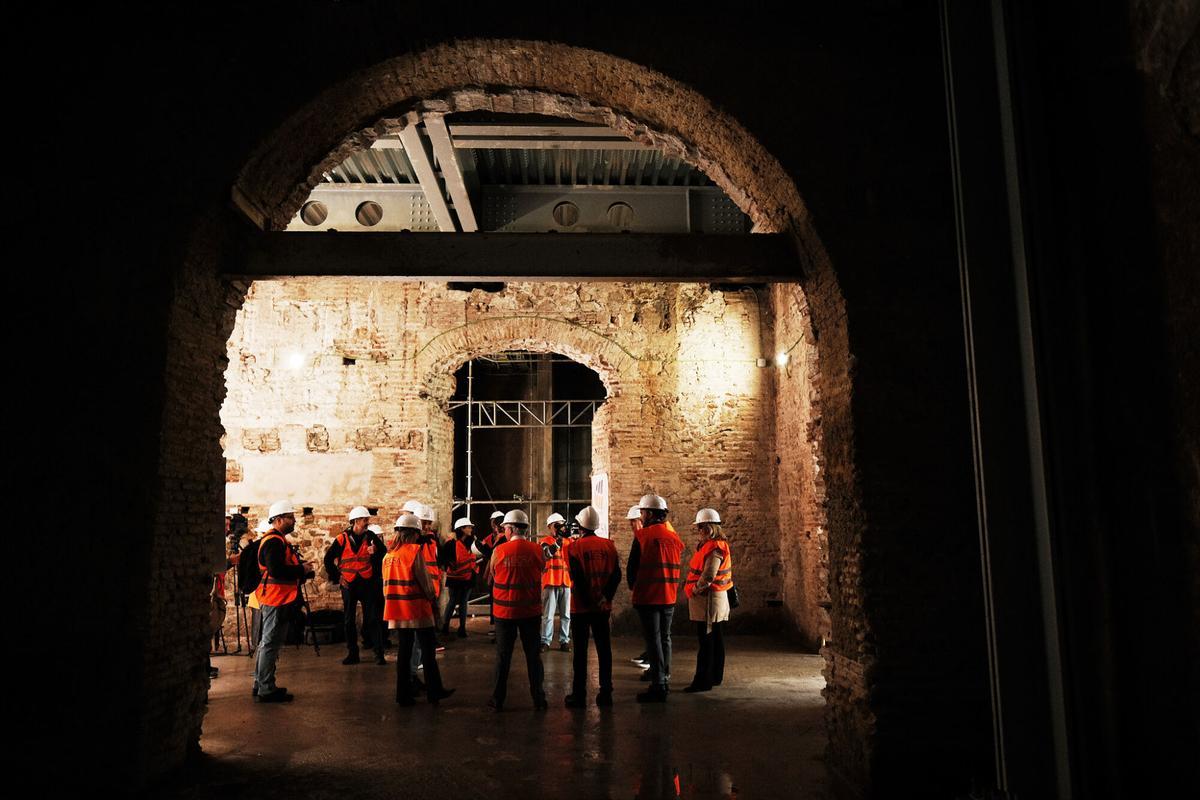 Visita del ministro de Cultura, Ernest Urtasun, a las obras de la Biblioteca Nacional que se va a instalar en el antiguo Convento de San Agustín