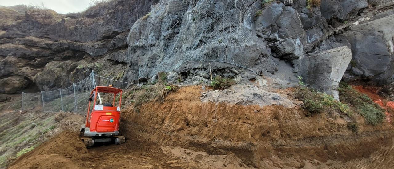 La obra del acceso a la playa de Los Patos, en La Orotava, vuelve a estar en marcha