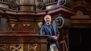 El pasado asturiano de Dan Brown que nadie esperaba: así fue su juventud en Gijón bañada en "churros con chocolate"