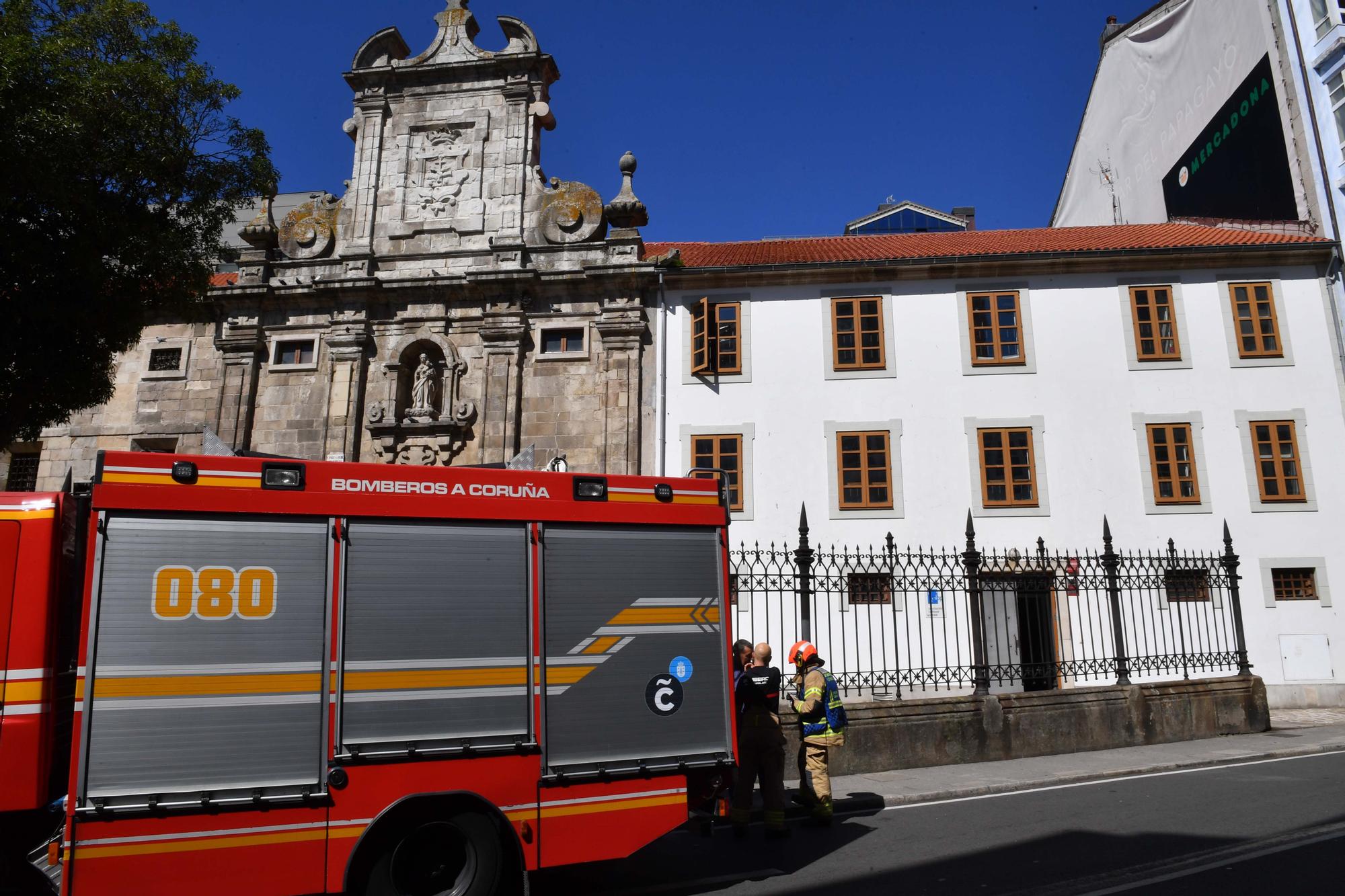 Los bomberos sofocan un incendio en Panaderas