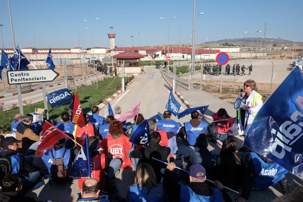 Tensión en la cárcel de Villena por la protesta de los funcionarios