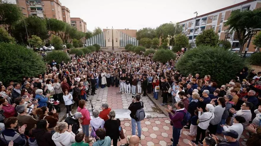 Una multitud condena el crimen machista de La Fuensanta