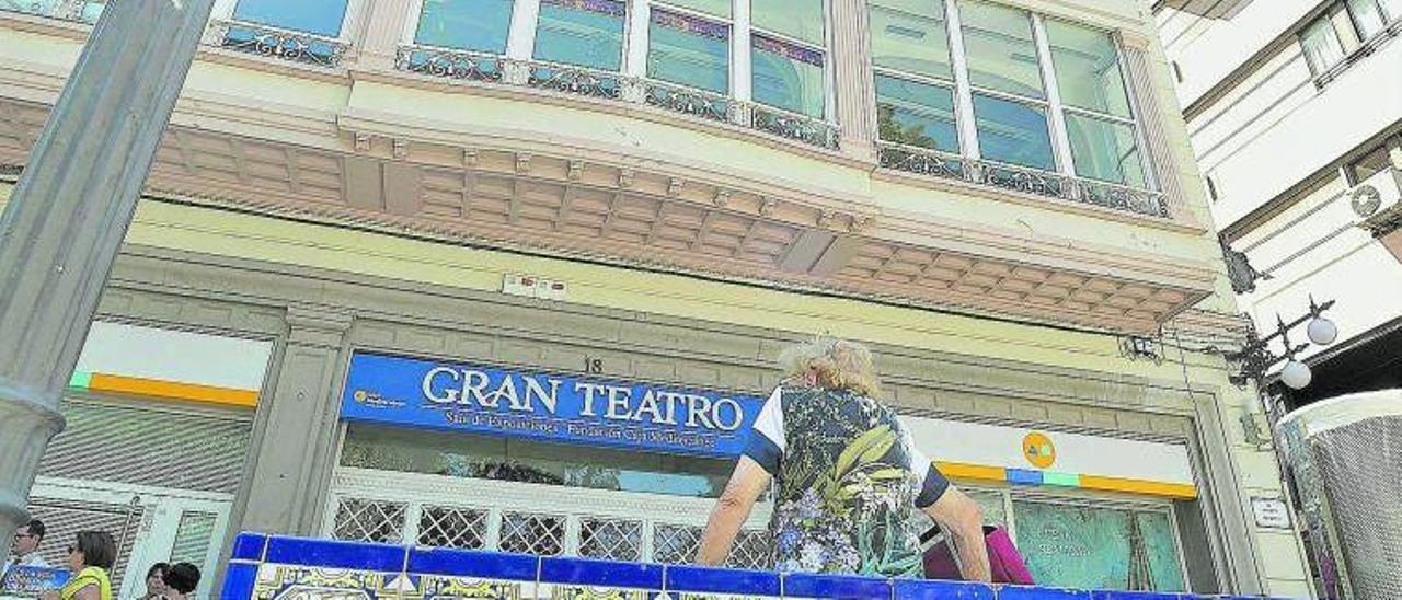 Fachada del Aula CAM de la Glorieta, que apunta a convertirse antes de final de mes en la sede en el centro de Elche de la UMH. | MATÍAS SEGARRA