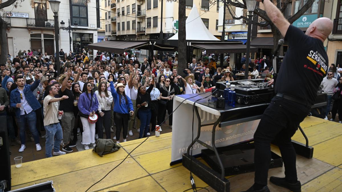 Actuación de un 'dj' en las fiestas de la Magdalena, en Castelló.