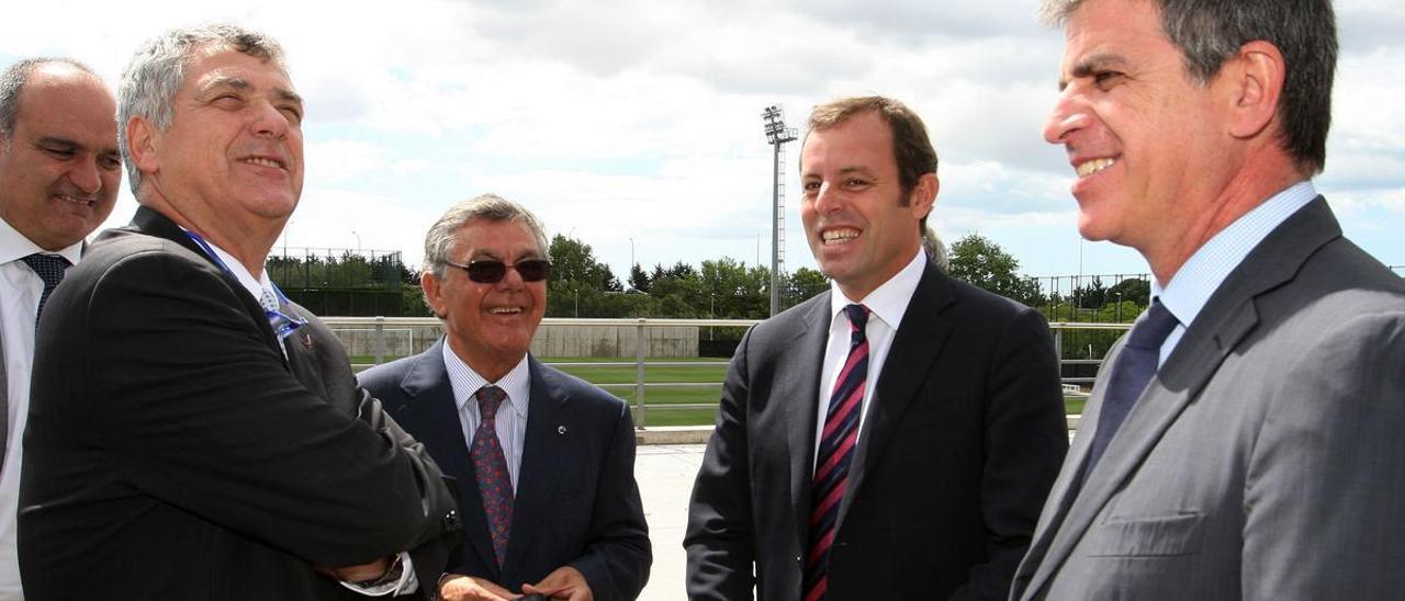 El exdirectivo del Barça, Josep Contreras, junto al presidente Sandro Rosell y Ángel María Villar.