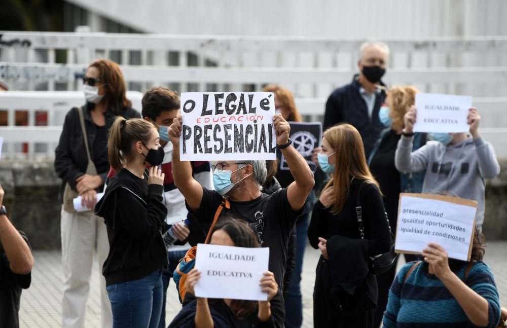 Los IES Sánchez Cantón y Valle Inclán, en pie de guerra por la educación presencial