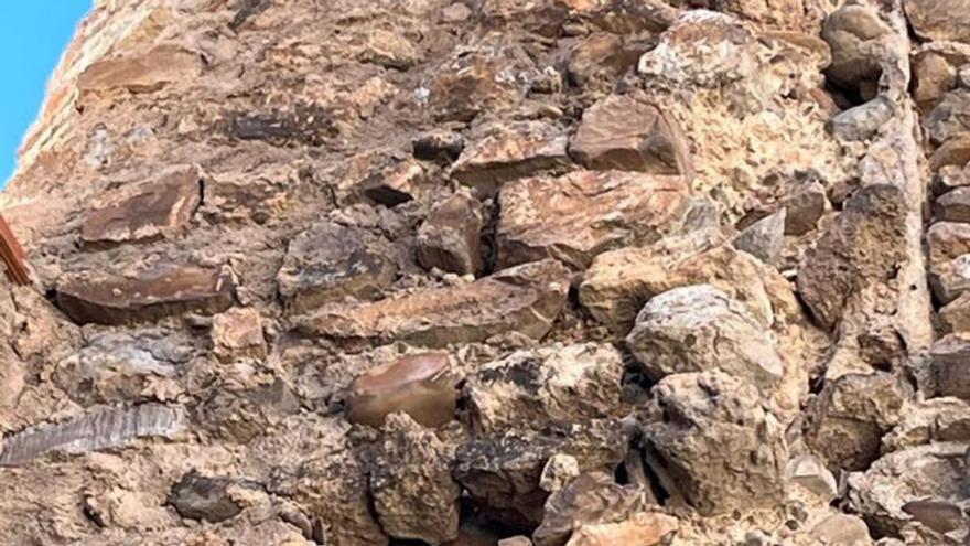 El estado del torreón del castillo suponía ya un peligro para los vecinos. | SERVICIO ESPECIAL