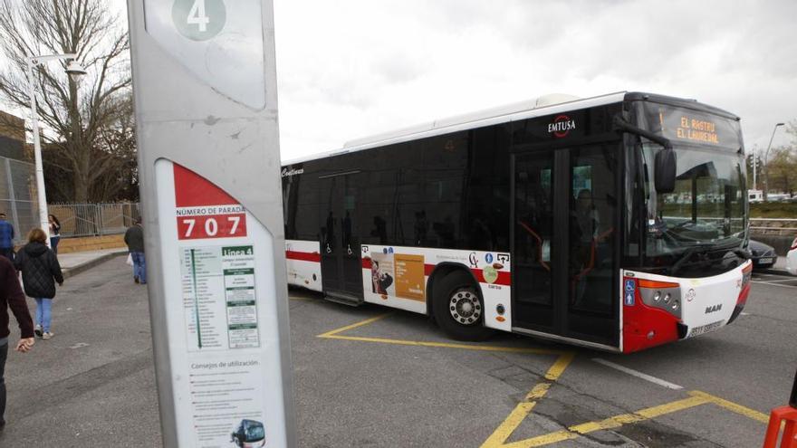 Un autobús de Emtusa.