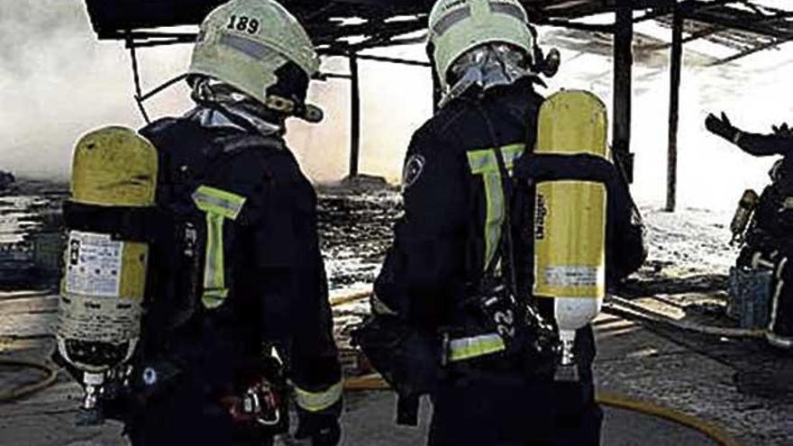 El Consell de Mallorca destina un millón de euros a los nuevos trajes de los bomberos