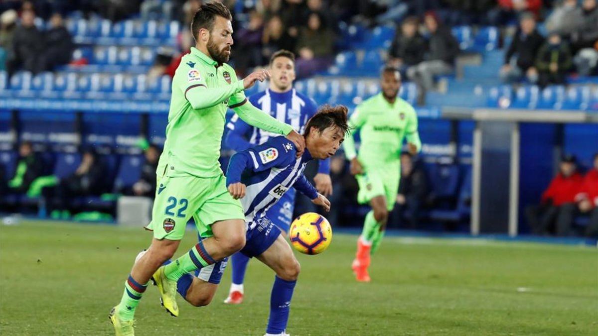 Luna jugó entre 2017 y 2019 en el Levante