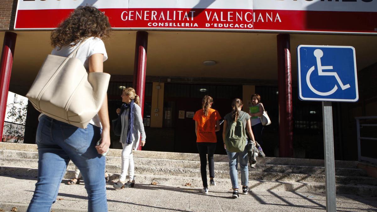 Exterior de la Escuela Oficial de Idiomas de Alcoy. INFORMACIÓN