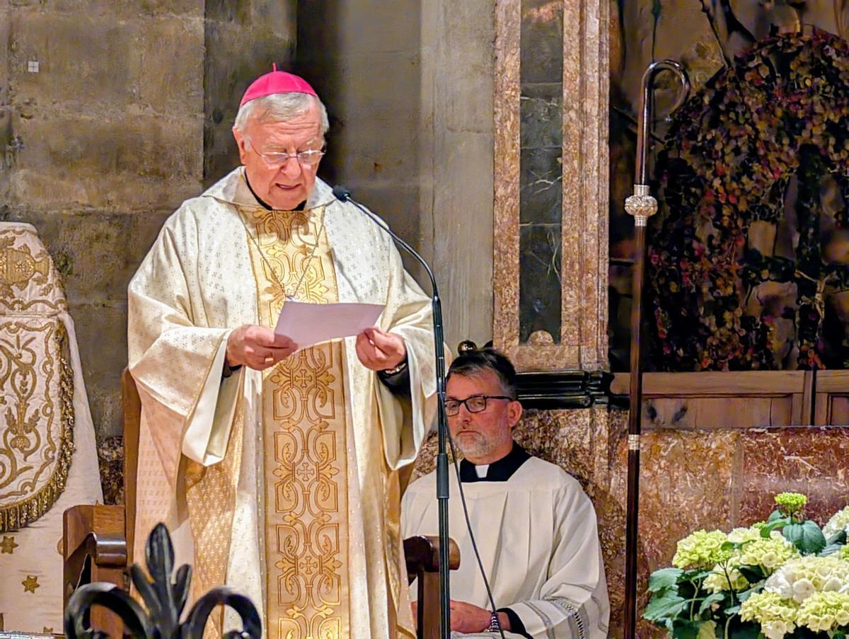 El obispo de Mallorca, Sebastià Taltavull, durante la homilía de este Jueves Santo