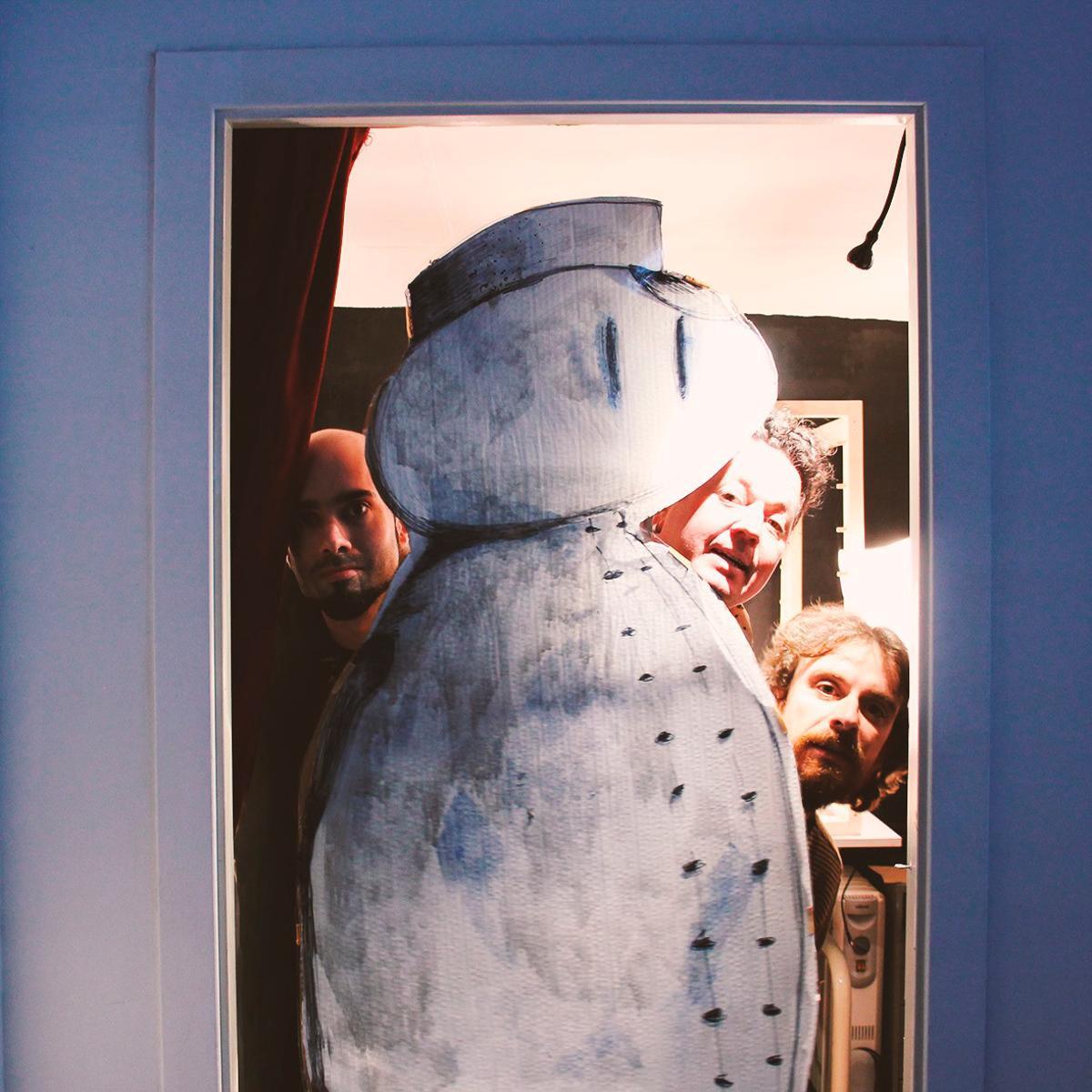 Los tres directores de "Gilbert", con Álex Salu, primero por la izquierda.