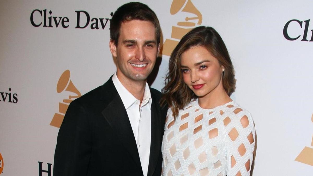 Evan Spiegel y Miranda Kerr, en una fiesta previa a la entrega de los premios Grammy.