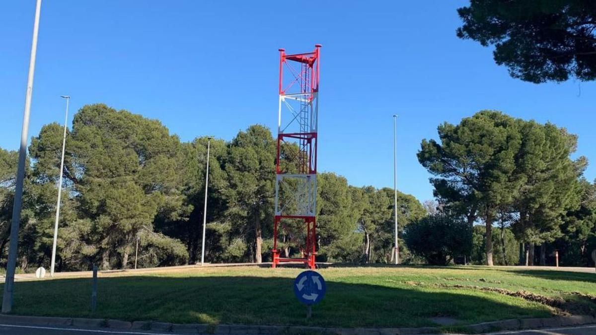 L’antena que s’ha col·locat a la rotonda de la Torre Mora. | AJUNTAMENT DE PALS
