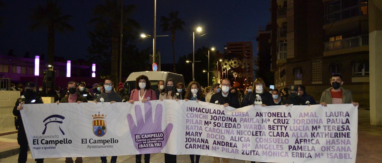 Cientos de personas claman contra la violencia machista en El Campello