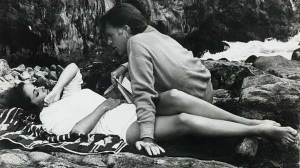 Taylor amb Richard Burton en una escena de ’Castells a la sorra’ (1965).
