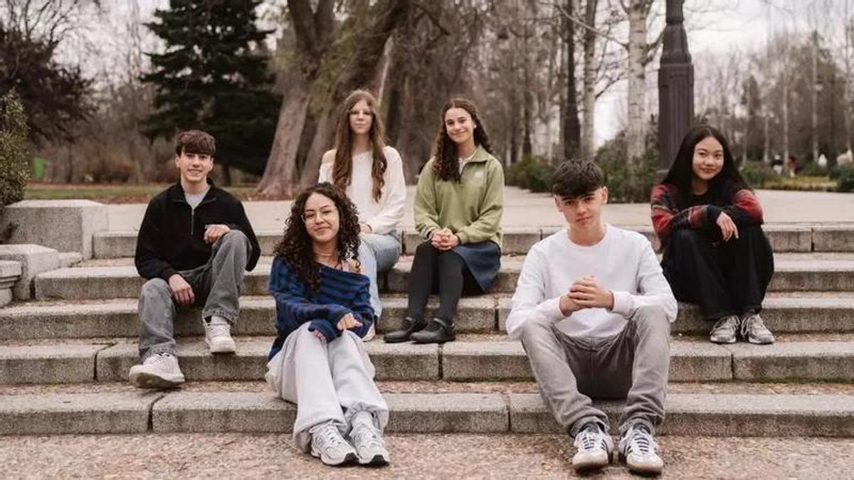 Samuel, Eleidy, Miriam, Nora, Óscar e Isabella tienen 15 años y son seis de los 57 becados de la Comunidad de Madrid por la Fundación Amancio Ortega.