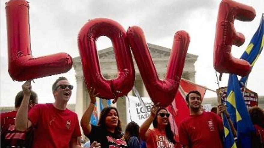 La sentència del?Suprem va ser rebuda amb molta satisfacció per centenars de persones al carrer.