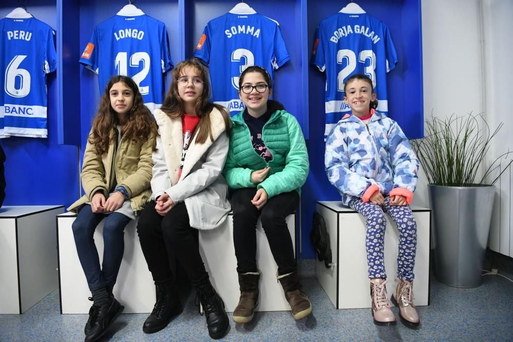 Los estudiantes han realizado un recorrido por los rincones del estadio de Riazor - Han conocido a los jugadores Martí Vilà, del Fabril, y Silvia y Cris, del Dépor Abanca